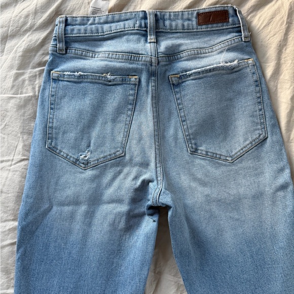 Abercrombie & Fitch Zoe Natural Rise Ankle Straight Jean - Picture 6 of 11